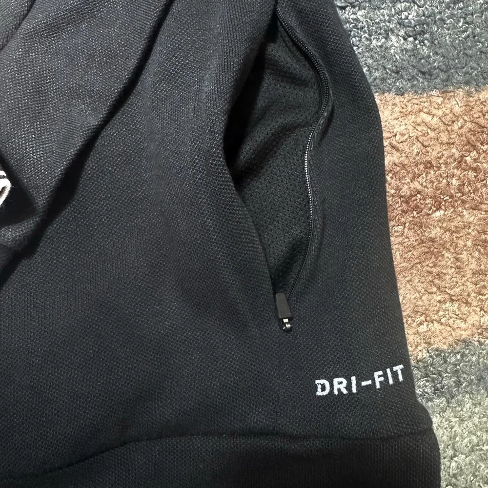 NikeCourt Dri-FIT Tennis Crewneck Sweatshirt Black Men’s Medium - Picture 6 of 11